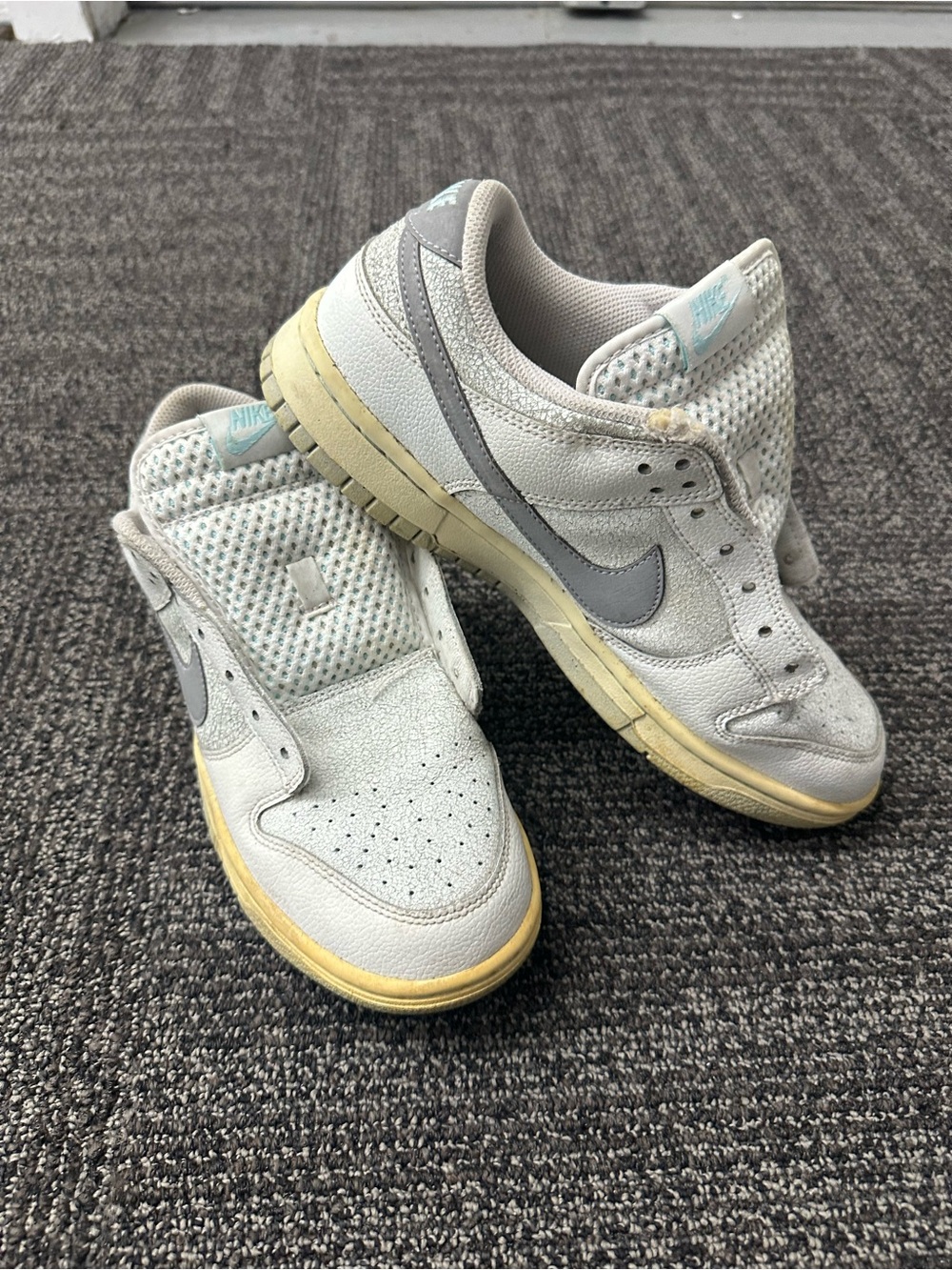 Nike Women's 8.5 Dunk SE Low Winter Storm Leather Sneakers White/Gray HQ3619-121